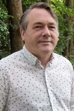 Stuart Burns headshot