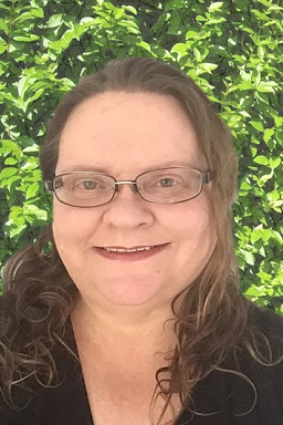 Janelle Dahler headshot