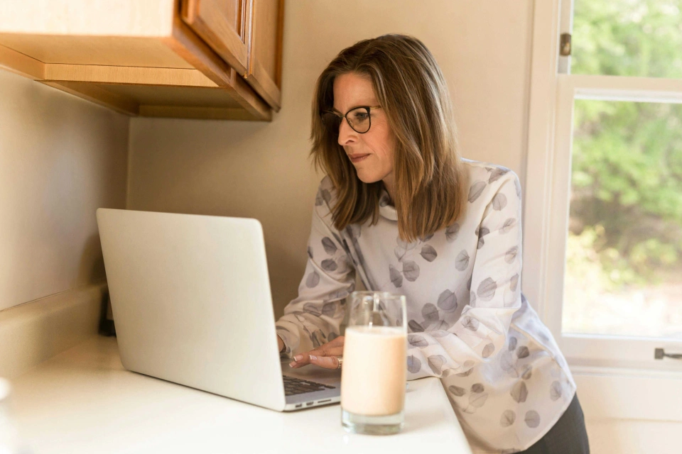 Woman submitting an idea